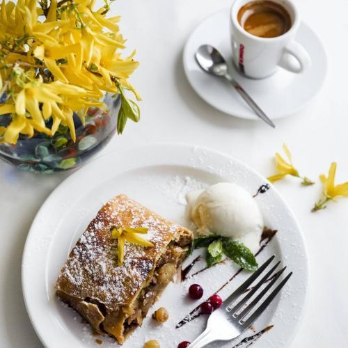 Apple strudel with ice cream